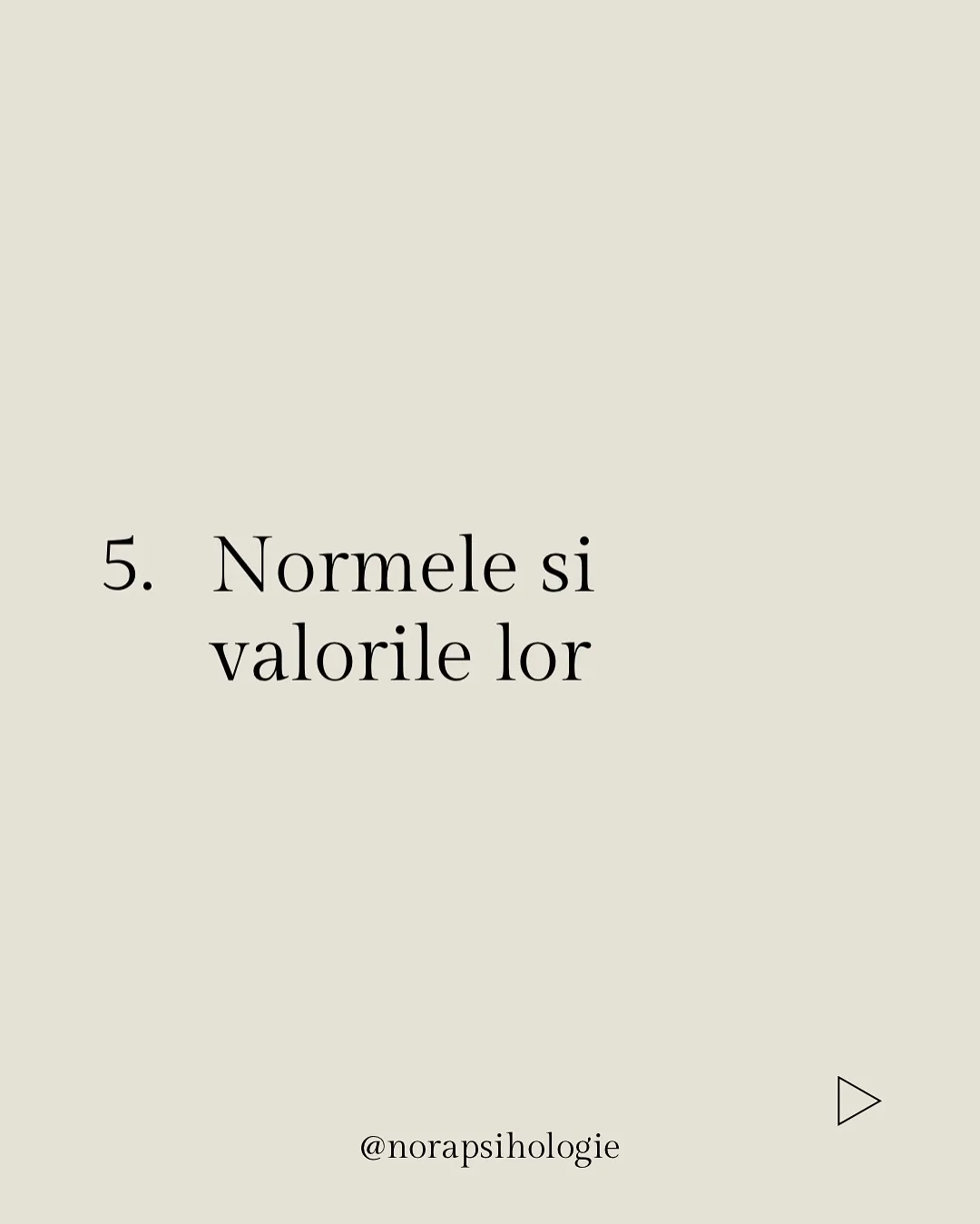 Nora citind dintr-un carnet, seara, cu titlul postării scris dedesubt