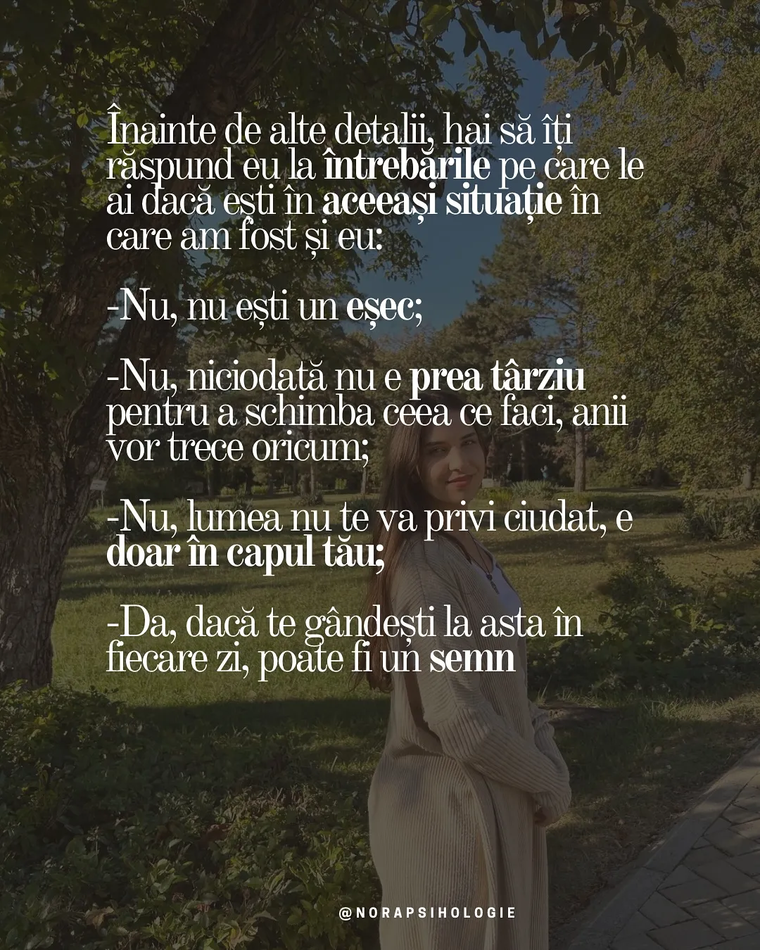 Nora într-un parc, într-o zi însorită de toamnă, cu textul postării scris peste fotografii