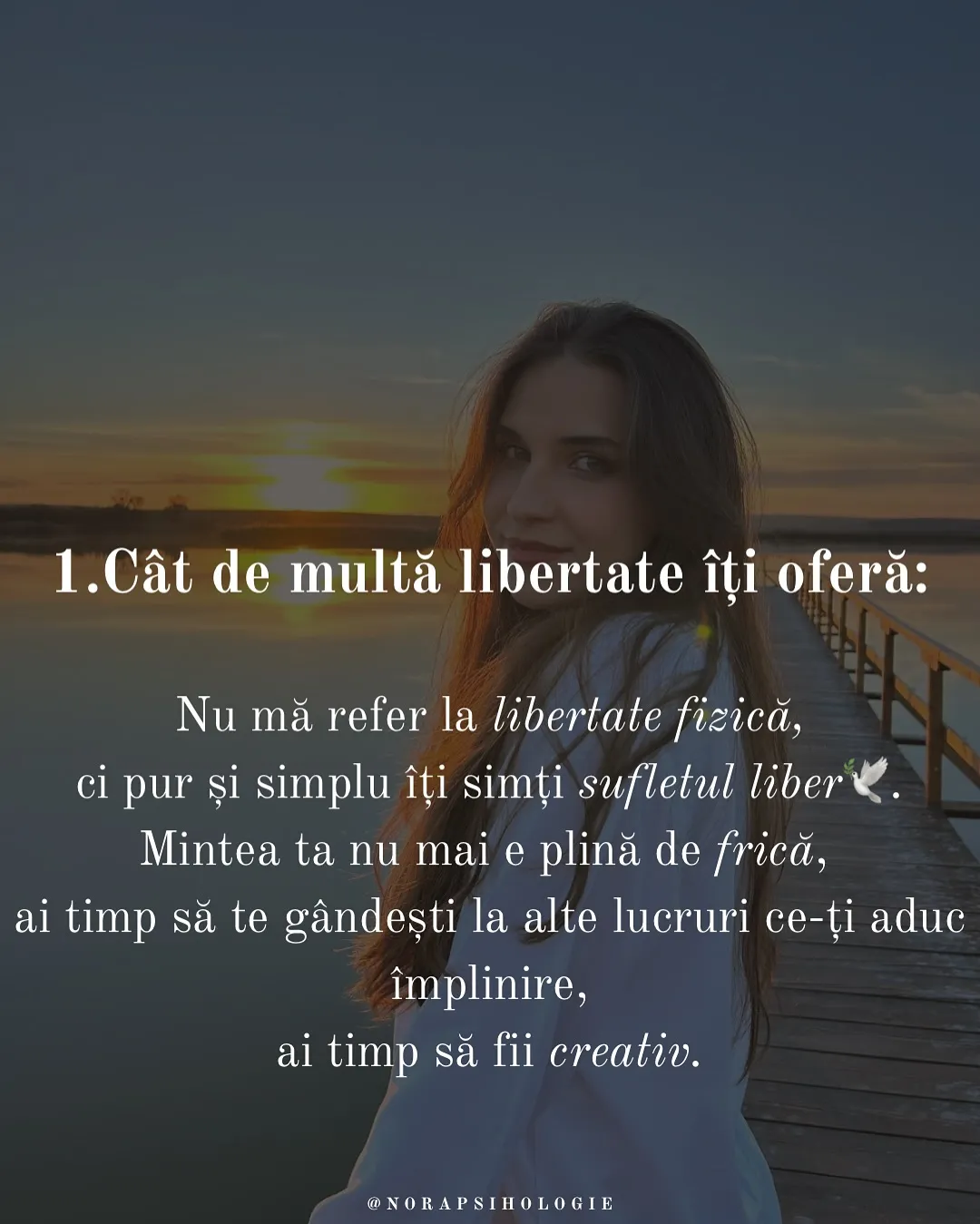 Nora pe un ponton, la apus, cu textul postării scris peste fotografii