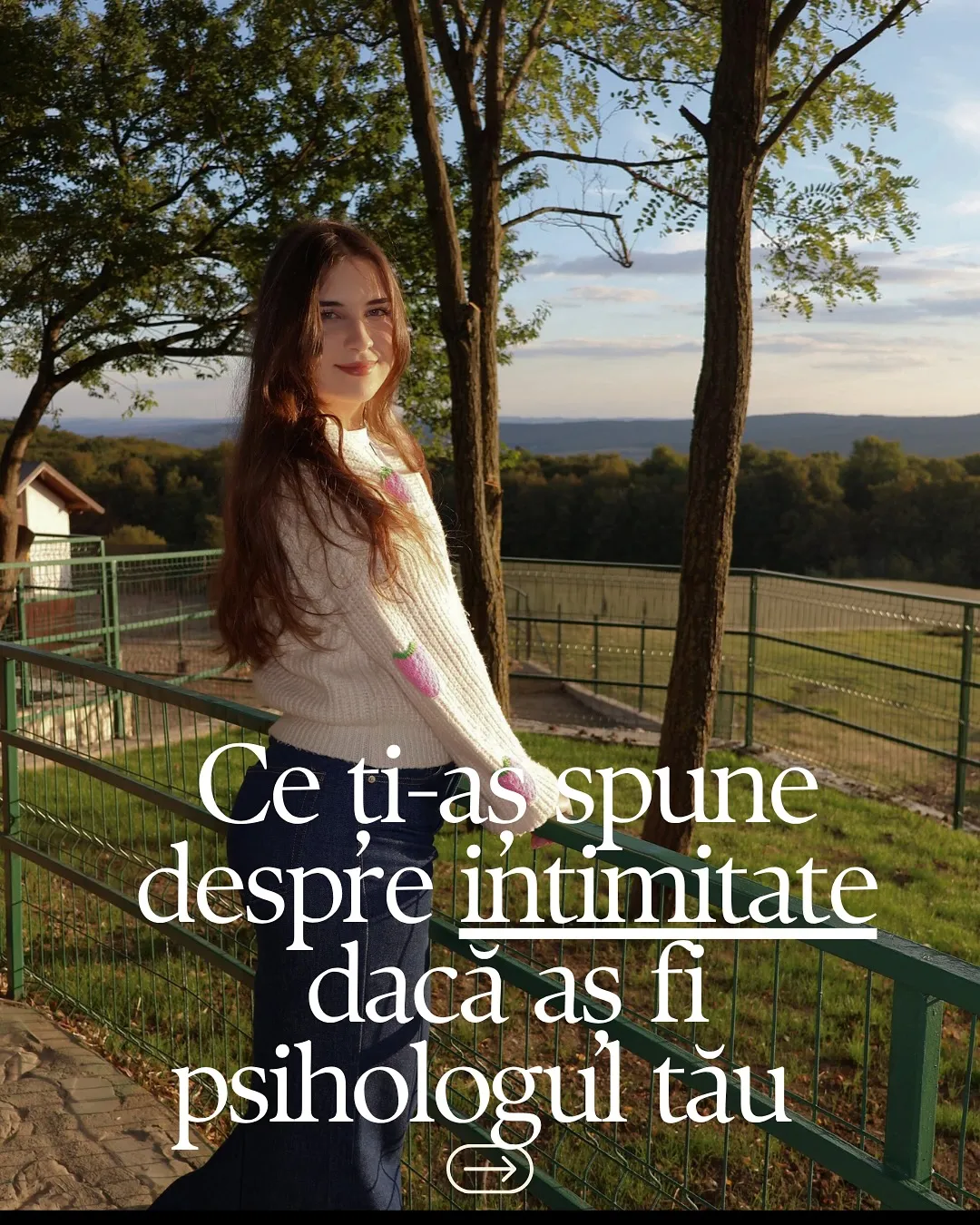 Fotografii cu pădure în lumina apusului și cu mâini care se ating, cu textul postării scris peste