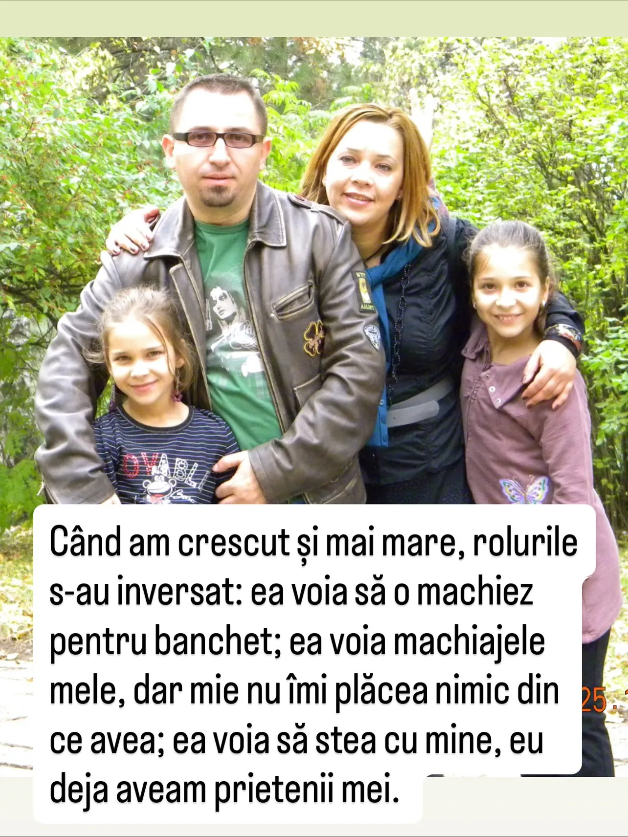Fotografii cu Nora și sora ei, din copilărie până în ziua nunții, cu textul postării scris peste
