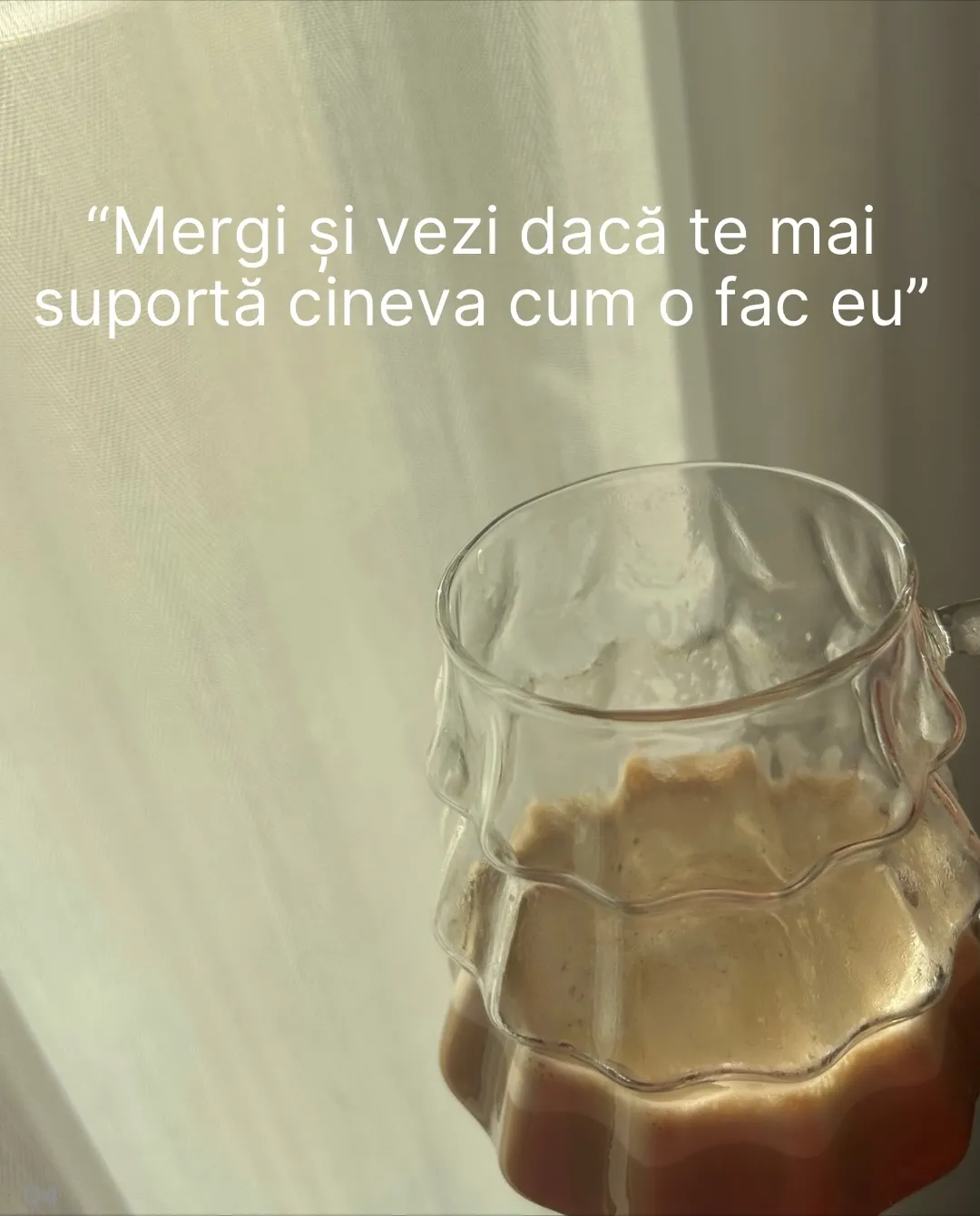 Fotografii cu cești de cafea și un selfie în mașină, cu replicile scrise peste imagini