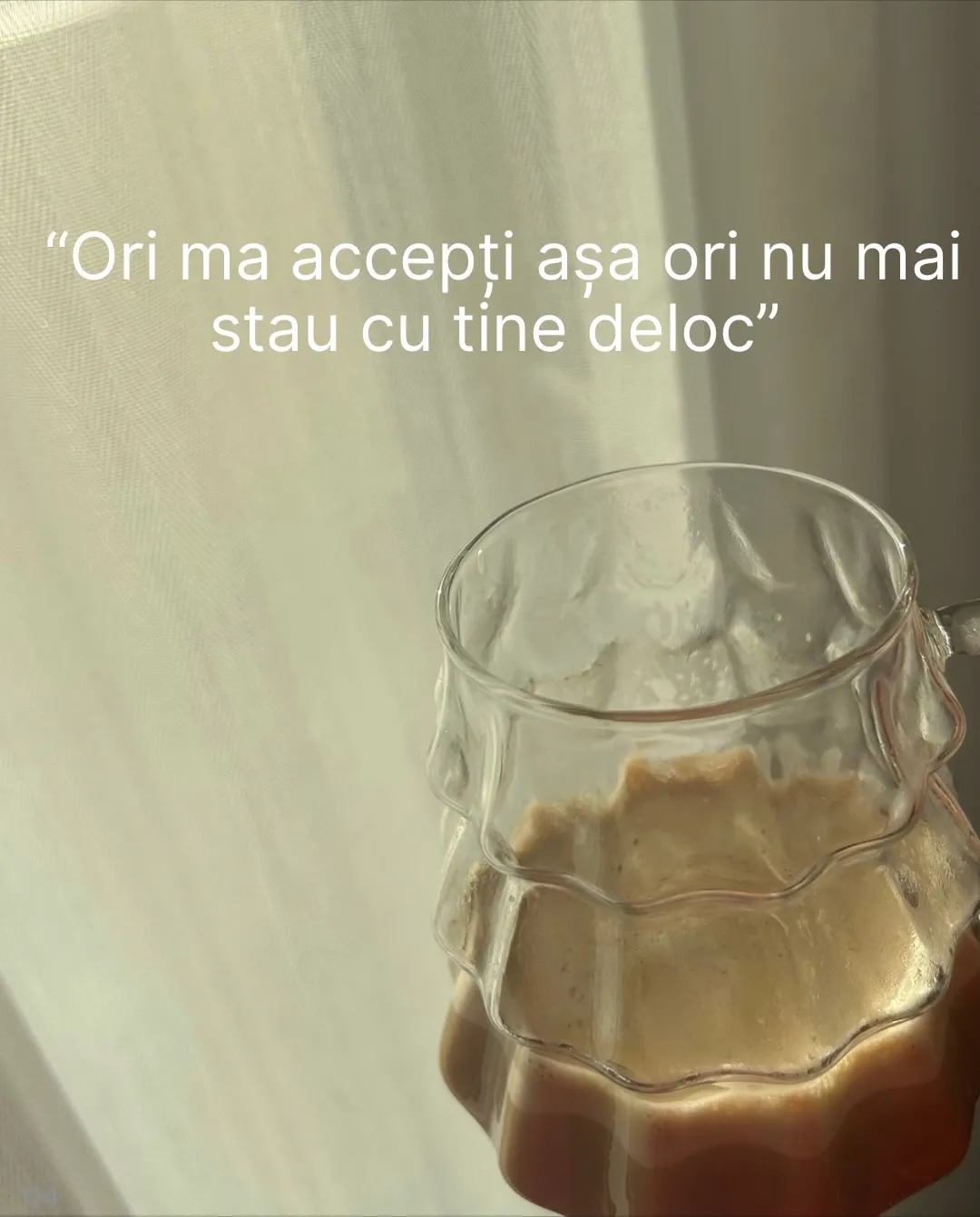 Fotografii cu cești de cafea și un selfie în mașină, cu replicile scrise peste imagini