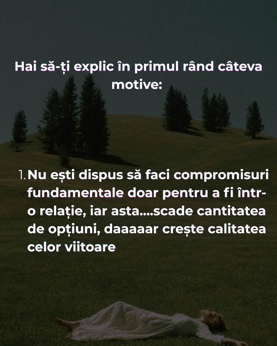 Fotografie cu o femeie întinsă pe iarbă pe un deal cu brazi, cu text despre ritmul propriu în relații
