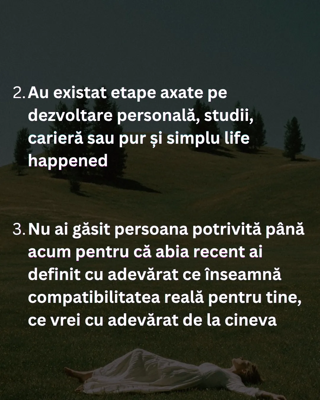 Fotografie cu o femeie întinsă pe iarbă pe un deal cu brazi, cu text despre ritmul propriu în relații
