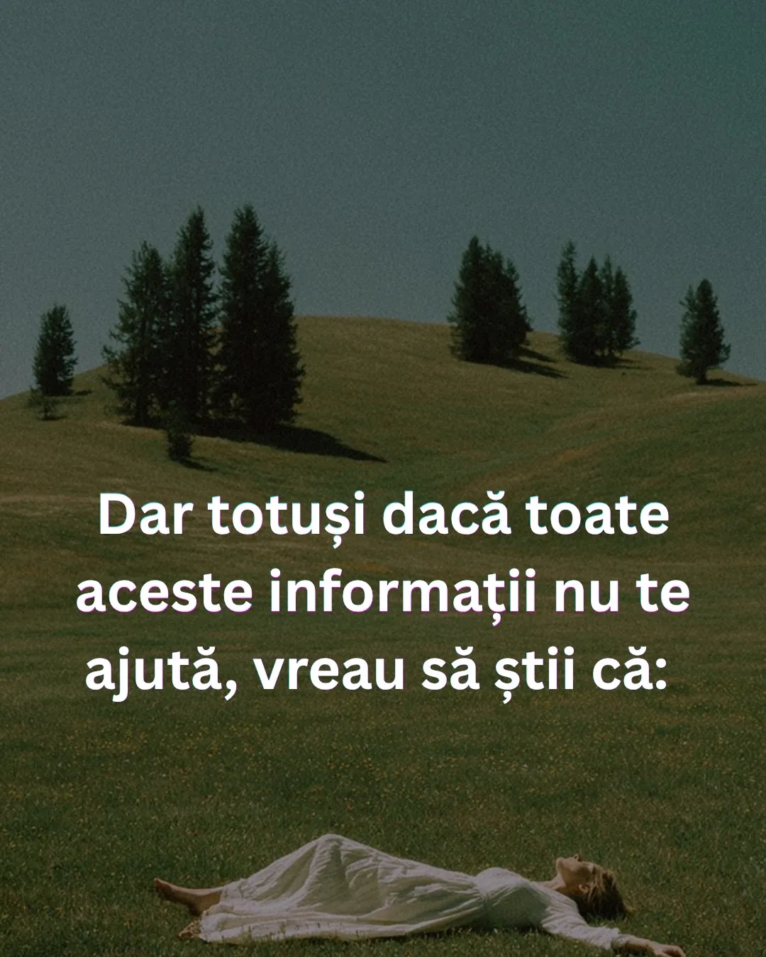 Fotografie cu o femeie întinsă pe iarbă pe un deal cu brazi, cu text despre ritmul propriu în relații
