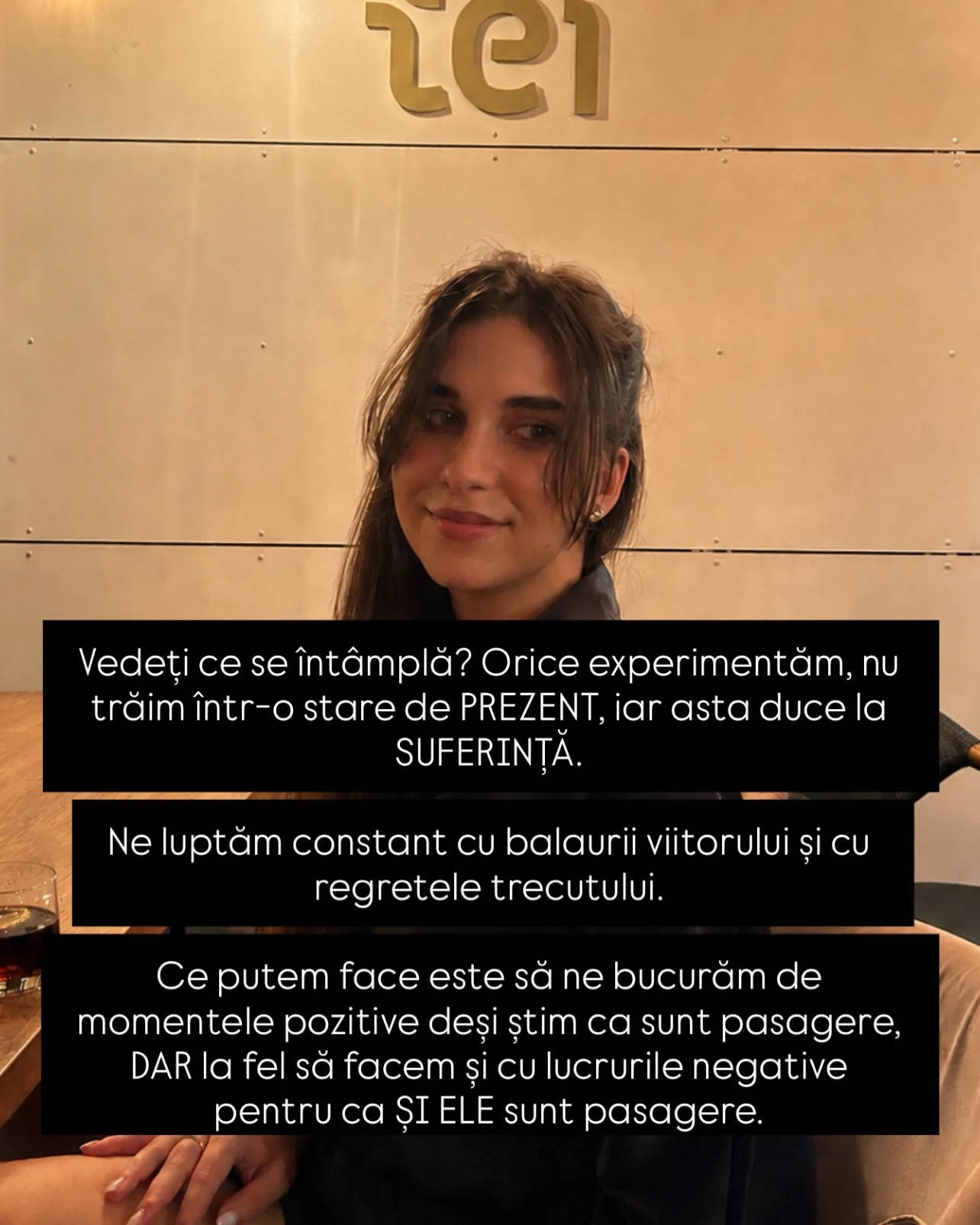 Portrete ale Norei într-un local, cu text despre trecerea stărilor bune și rele