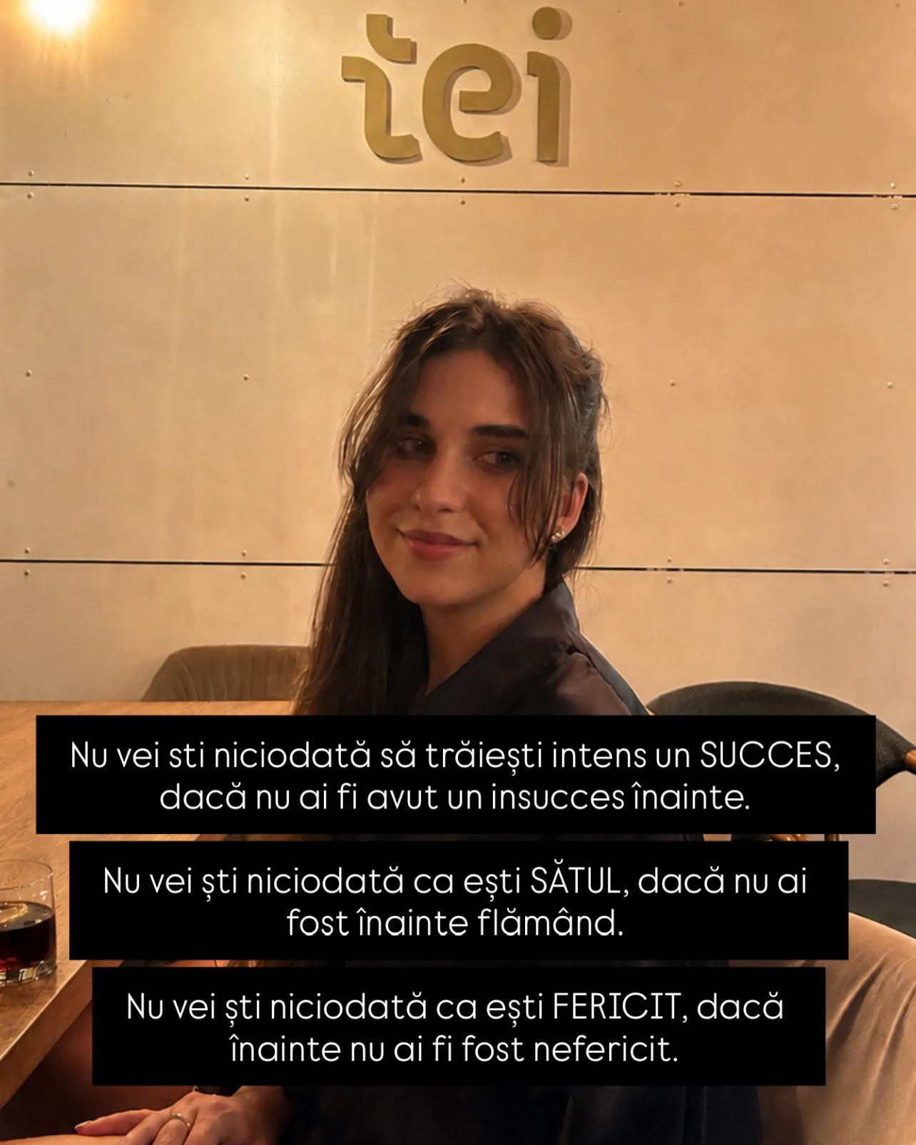 Portrete ale Norei într-un local, cu text despre trecerea stărilor bune și rele
