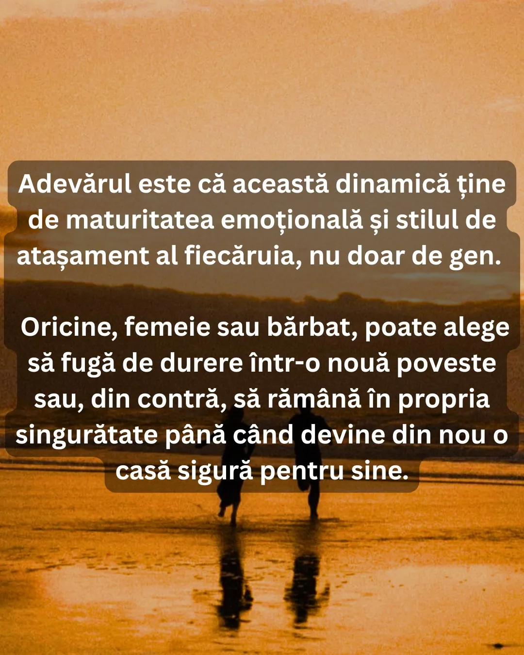 Siluete pe plajă la apus, cu text despre felul în care se procesează durerea după o despărțire