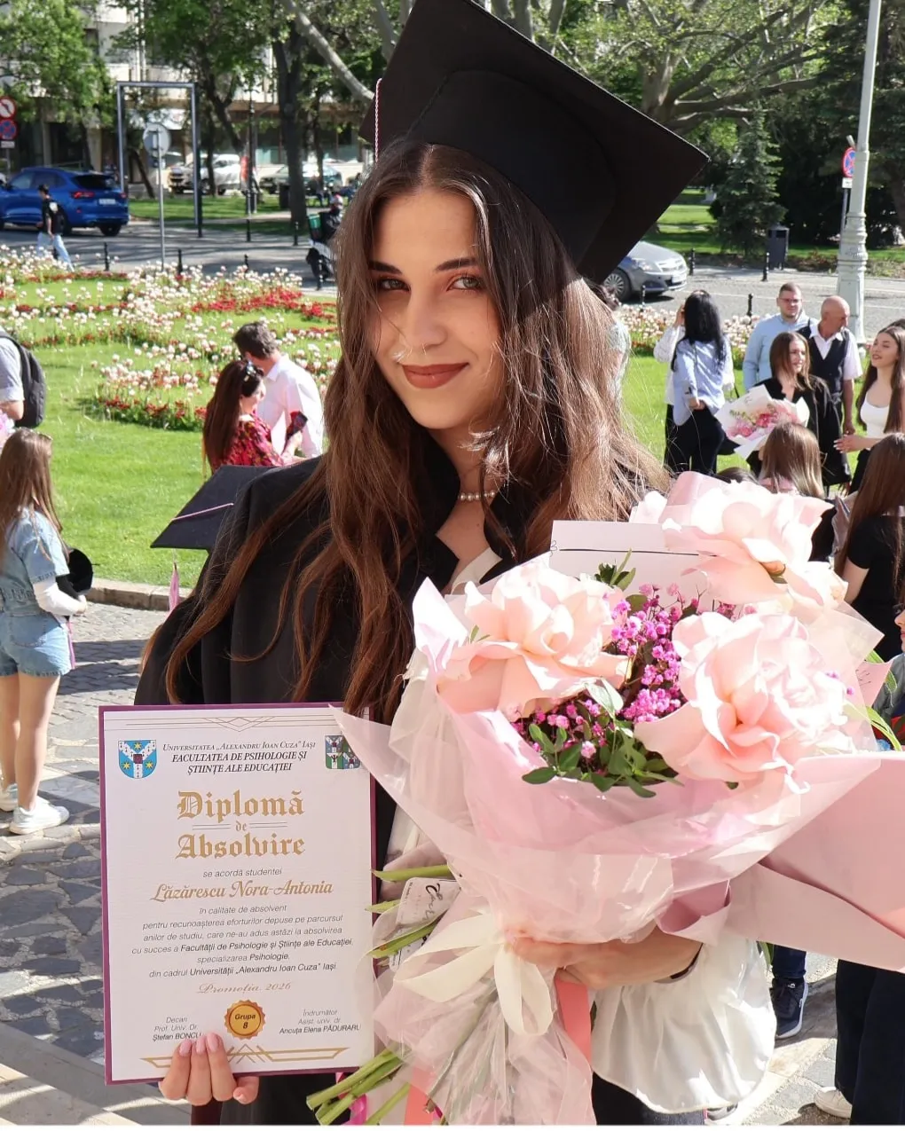 Nora Lăzărescu la absolvirea Facultății de Psihologie, Universitatea „Alexandru Ioan Cuza” din Iași